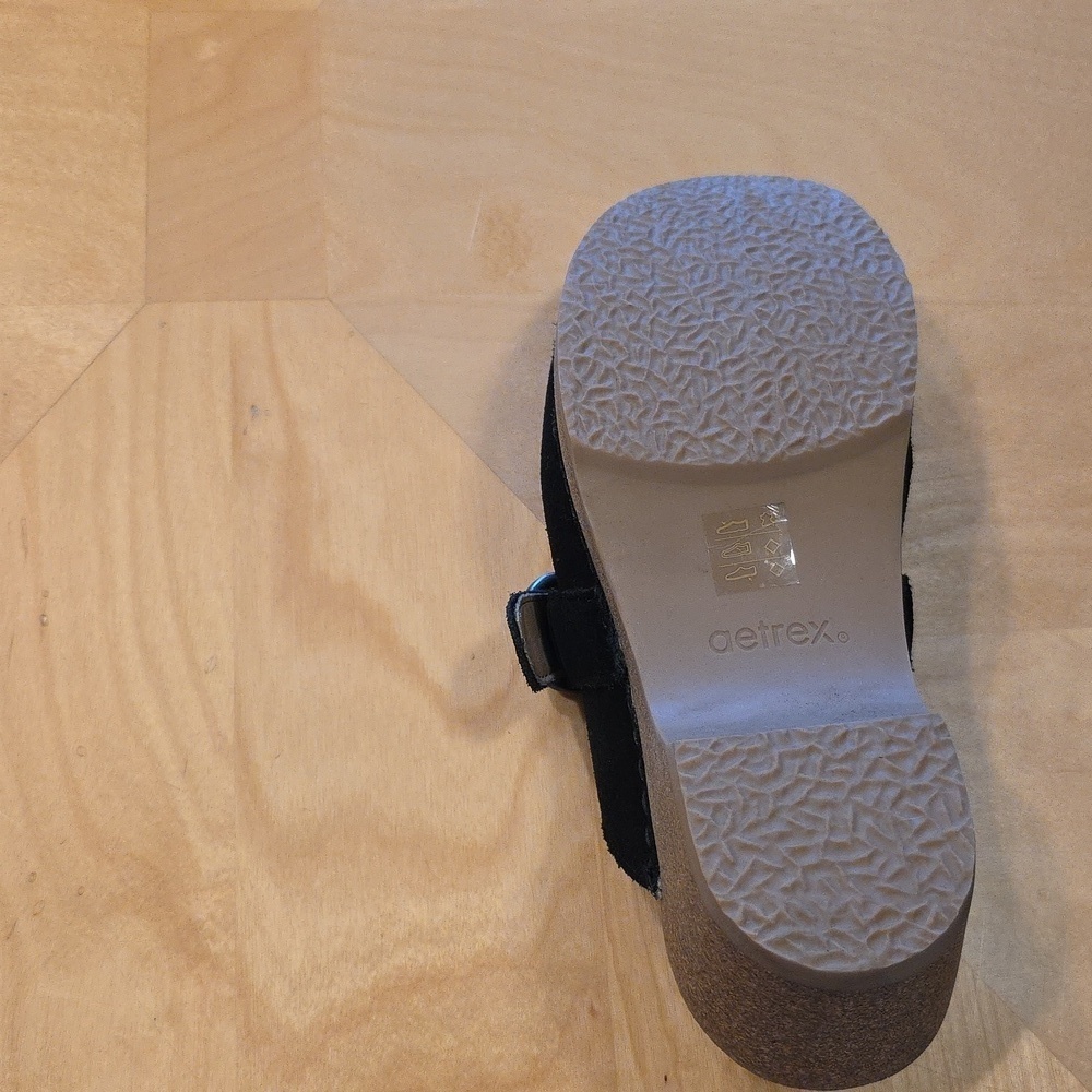 Aetrex Madison Black Cork Suede Clog with Adjustable Silver Buckle. Size 6 - Picture 7 of 7